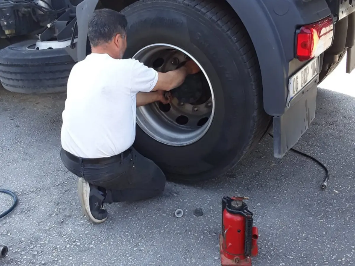 Nazımiye Oto Lastikçi